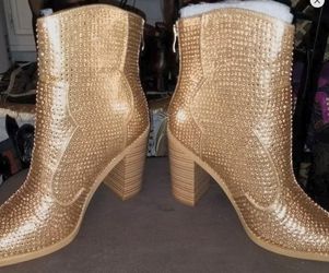 Gorgeous, sparkly, Deep Gold Rhinestone western booties - Size 11 - New
