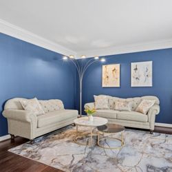 Like New Sofa and Loveseat Set 