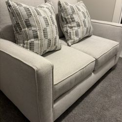 ✨Moving Sale: Harvey’s Loveseat 