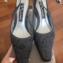 Used Womens Size 8 Black Low Heel Nina Pumps