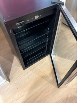 Frigidaire Gallery 4.4 cu. ft. 128-Can Beverage Center