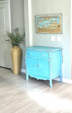 French Provincial cabinet / Accent Table