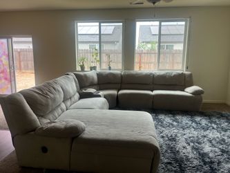 Free sectional- must pick up in parlier