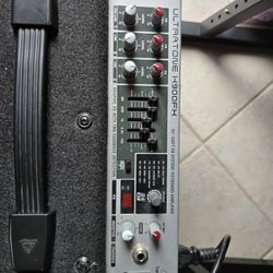 Pre-own Behringer UltraTone K900FX/1x12 90 Watt 3 Channel Keyboard Amp