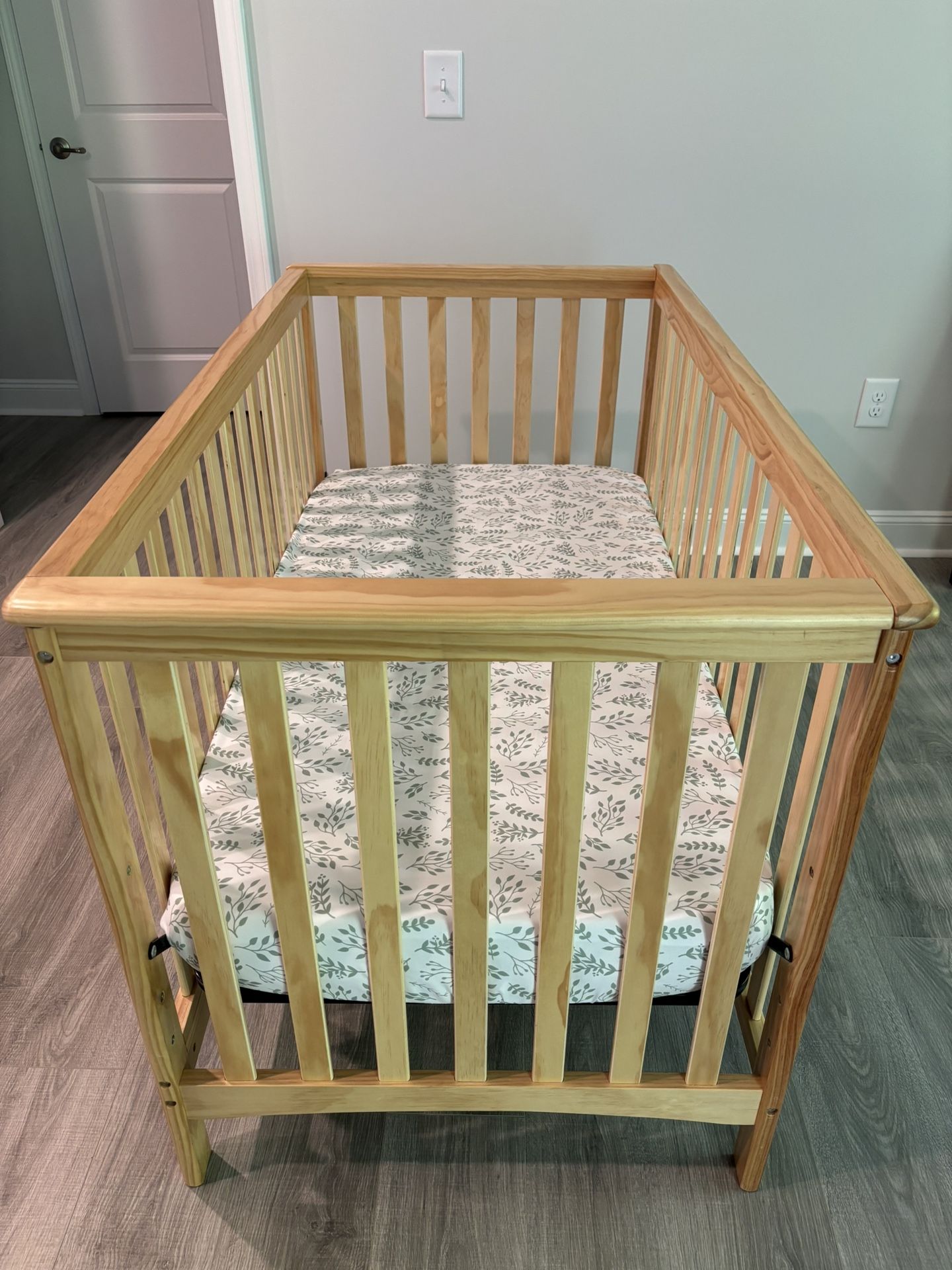 Convertible Crib Natural wood