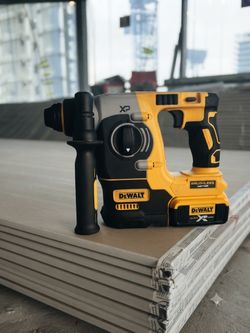 NEW DEWALT DCH273B 20V MAX XR 1” SDS Plus Rotary Hammer (Tool Only)