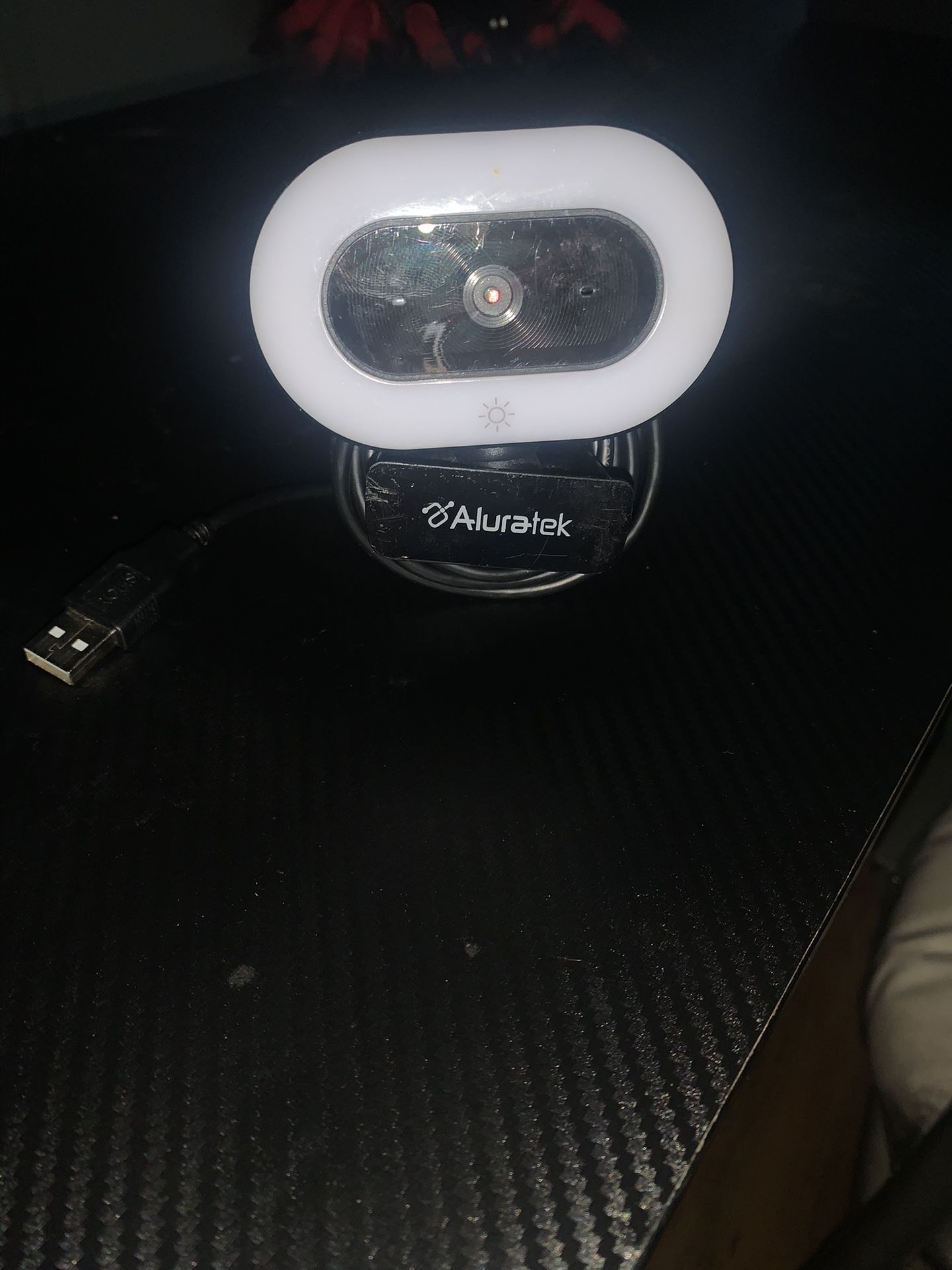 aluratek 1080p HD webcam with ring light