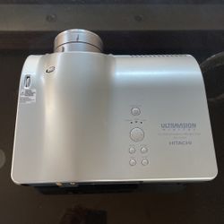 Hitachi UltraVision digital entertainment projector PJTX 100