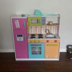 Kids Kitchen With Food And Pots/pan  (Retail New $350)