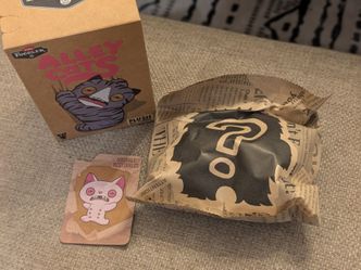 Alley Cats Fuggler keychain- Wrinkle Mcstinkles