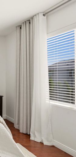 Curtains & curtains rod