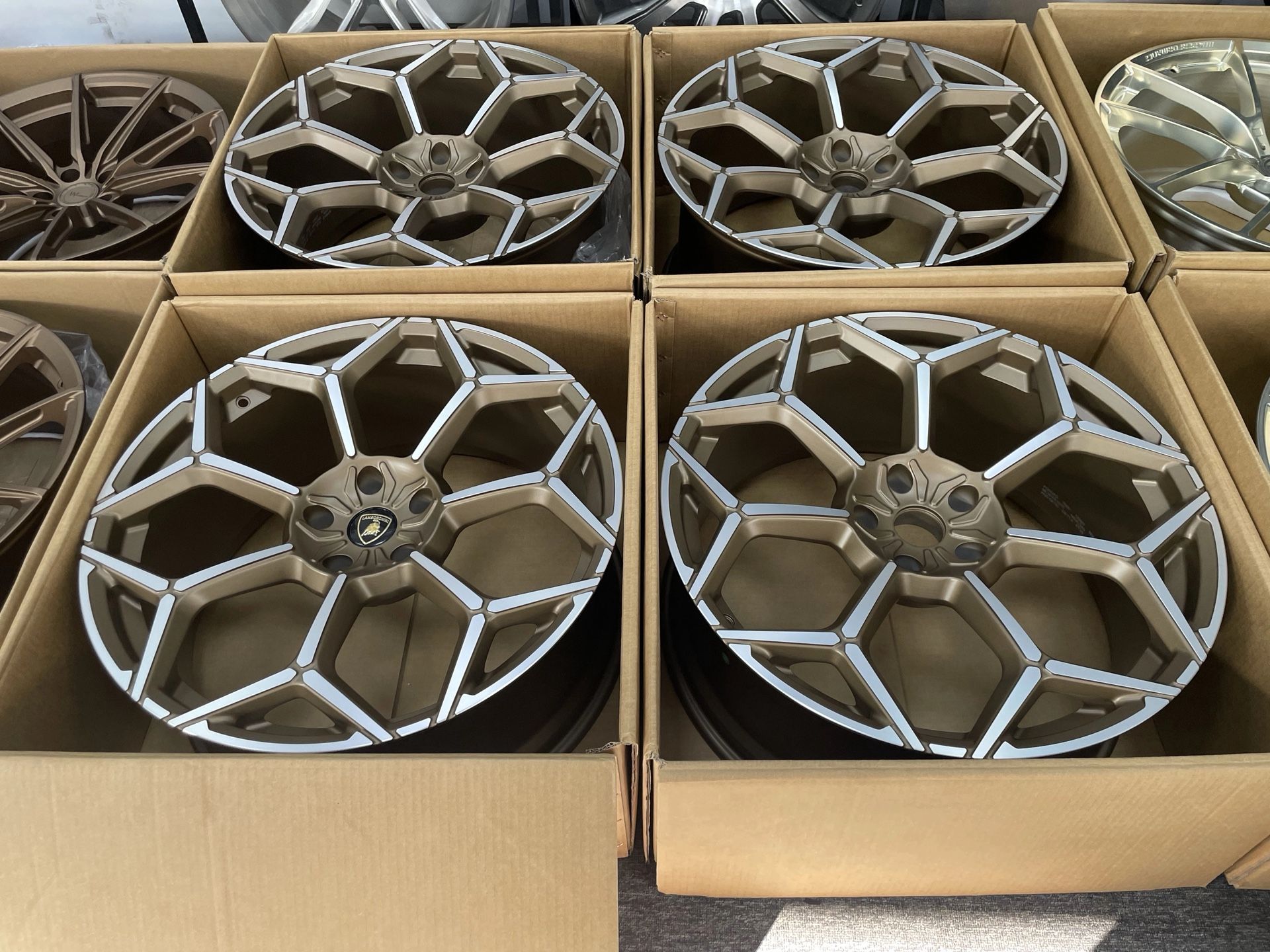 Lamborghini Urus Set 4 Wheels brand new