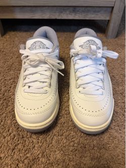 Jordan 2s low “white cement”