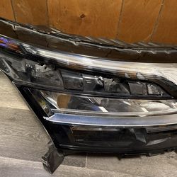 2024 Nissan Pathfinder Right headlight