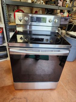 30" freestanding Samsung electric range  w/ convection