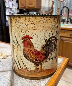 Rooster trash can