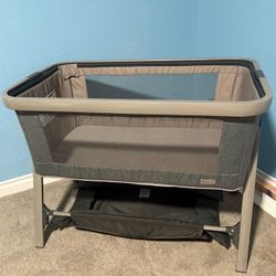 Bassinet  – great deal!