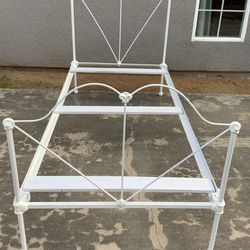 VINTAGE CAST IRON TWIN BED FRAME