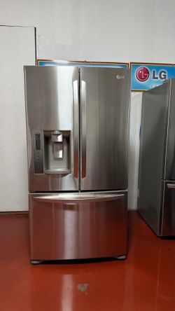 LG 3-door refrigerator in very good condition with water and ice dispenser working perfectly. Dimensions: 35 3/4 (W) x 34 3/8 (D) x 69 (H). Home deliv