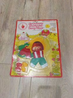 Strawberry Shortcake Berry Wear 2 Doll Outfits Kenner