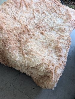Large Faux Fur Rug/Throw – Soft Shag, 6x10 ft, Blush/Cream