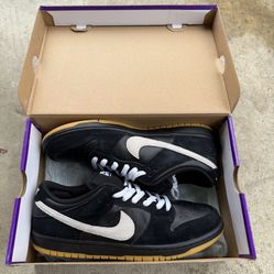 Nike SB Dunk - Black White Gum