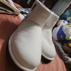 Uggs Brand New White With Black Stripes Down Size 8