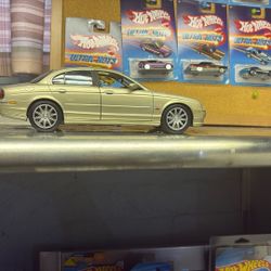 Maisto 1/18 - Jaguar S Type 1999 Beige Metal