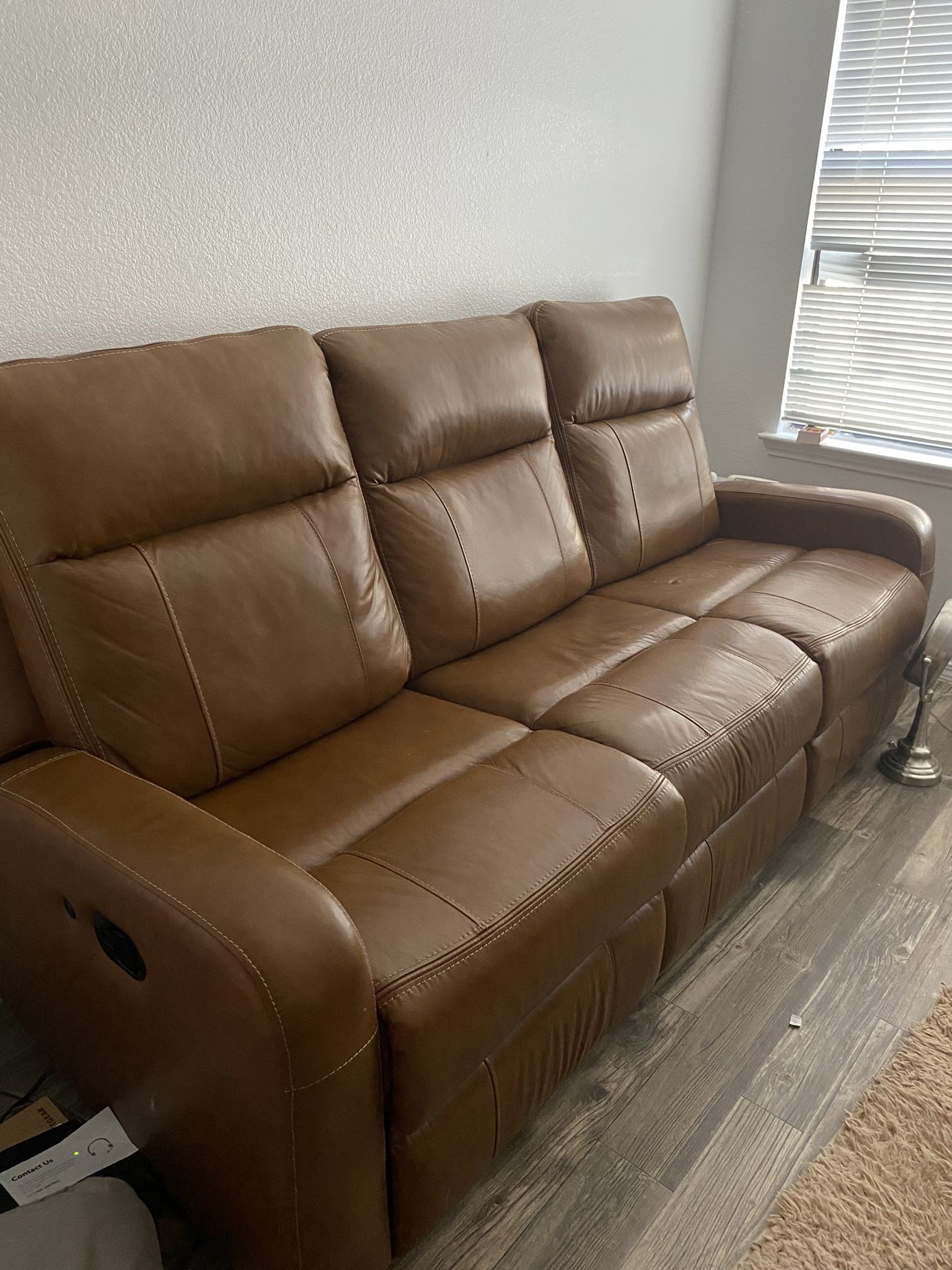 Broyhill Leather Reclining Couch With Usb Port