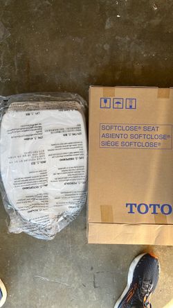 Toto soft close seat. NEW