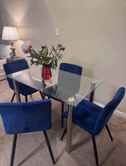 SILVER DINING TABLE 🩶 perfect for small areas ✅