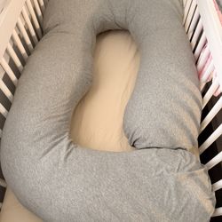 Momcozy Pregnancy Pillow. 