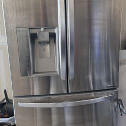 LG Refrigerator/Freezer - Needs Compressor 