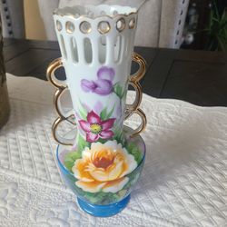 Vintage petite vase