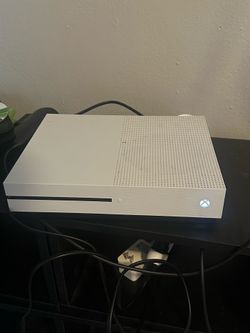 Xbox One S 1TB – Lightly Used and Factory Reset