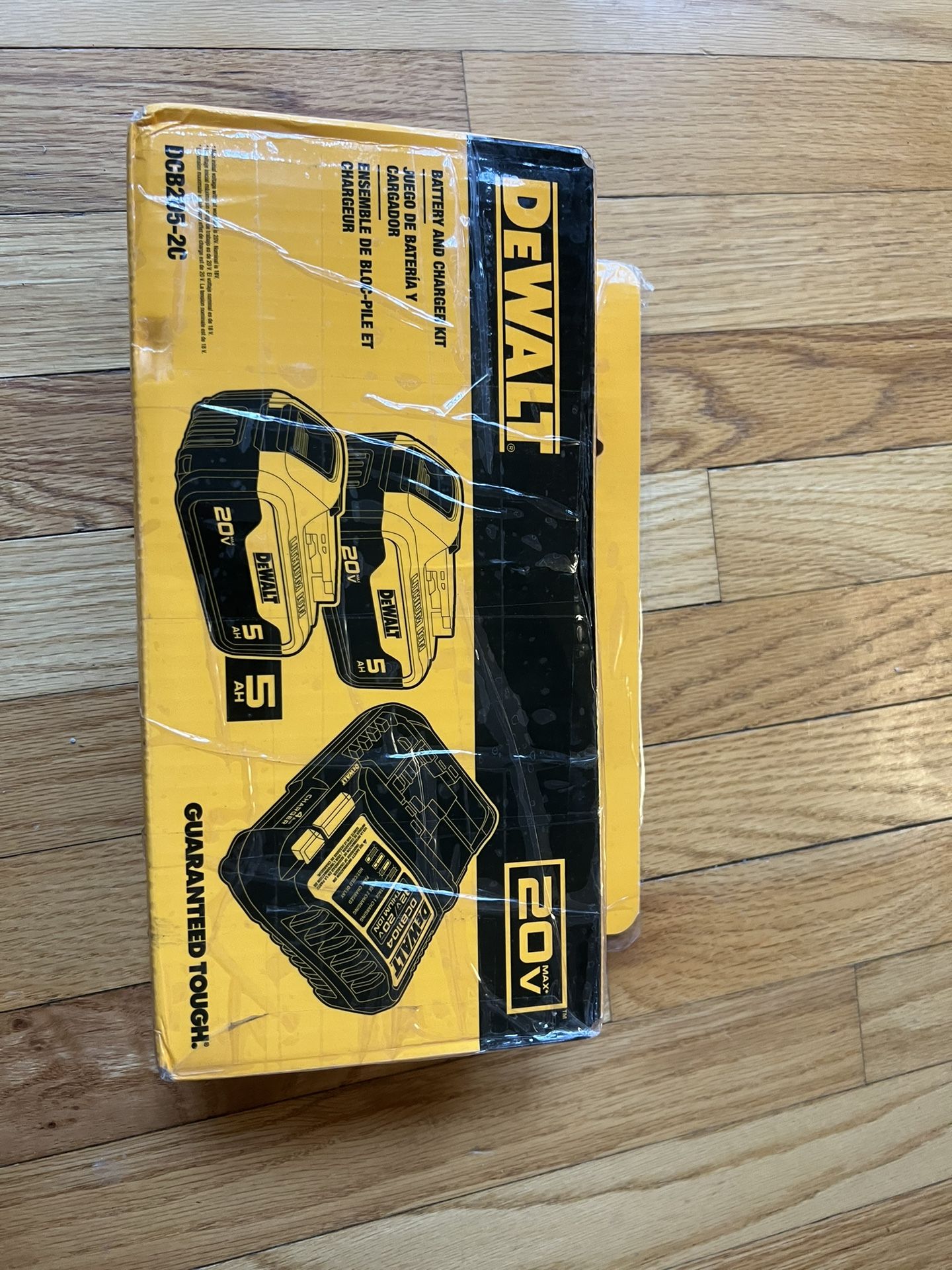 Dewalt 20V 5.0Ah (2-pack) and DCB1104 Charger Kit ( NEW)