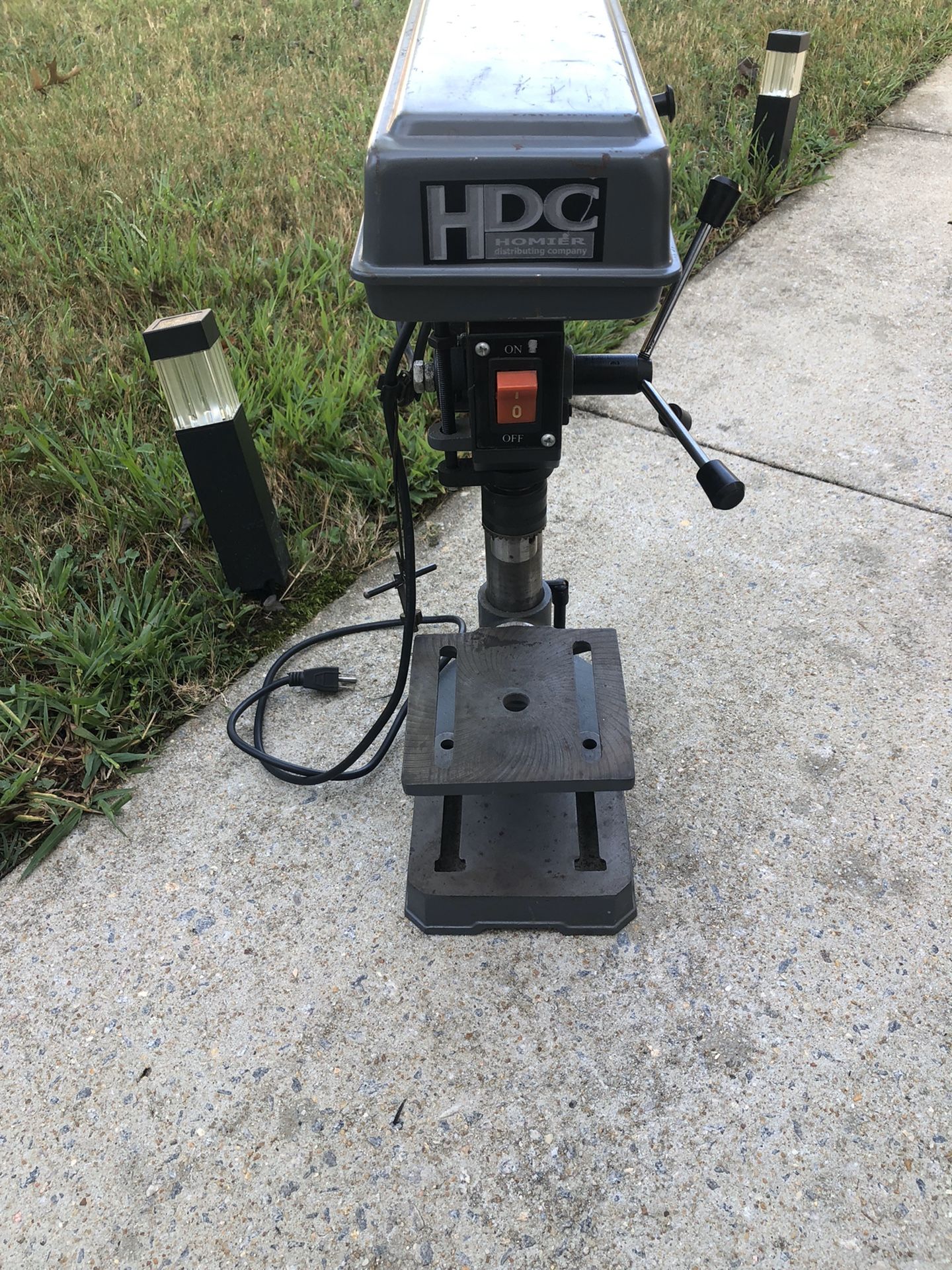 HOMIER DISTRIBUTING CO. 5 SPEED MINI DRILL PRESS, MODEL: DPMINI5