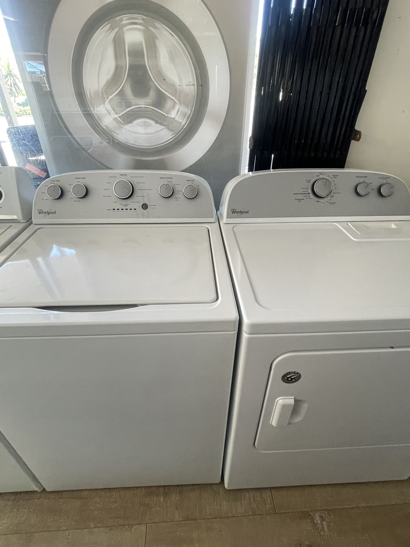 Whirlpool Auto Sensing Smart Washer And 220v Electric Dryer In Excellent Working Condition