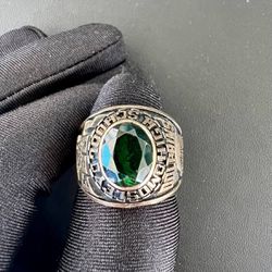 10k solid yellow gold men’s class ring  with emerald