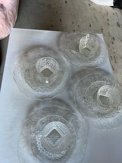 Dinnerware set 10 Dlrs