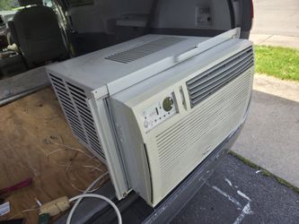 Whirlpool 14,700 BTU Air Conditioner