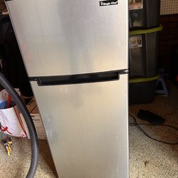 Magic chef mini fridge