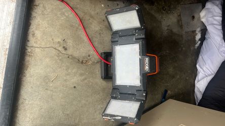 Ridgid 18-Volt Hybrid Folding Panel Light