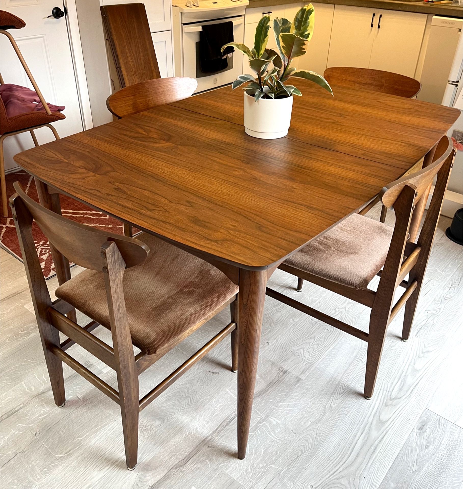 PENDING PICK UP Stanley Mid Century Modern Extendable Dining Table And Chairs