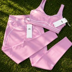 Woman's Pink Yoga Set 🌸