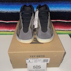 Yeezy QNTM - Barium Sz 1 (Kids)