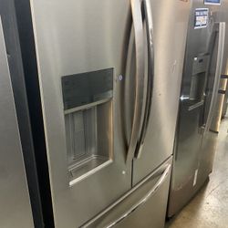 Ding/dent Frigidaire Gallery 27.8 cubic ft refer 50% off retail - full warranty MSRP $3349 Our Price $1450 