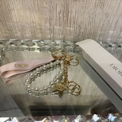 Beautiful Pearl And Golden Accents Key Chain 