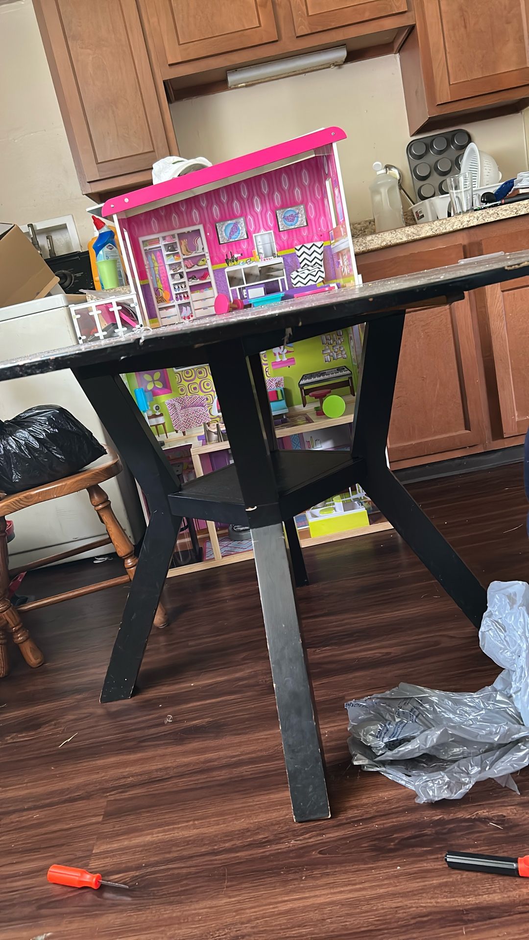 Round Dining table