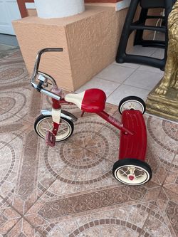 Sturdy metal tricycle that rides very smoothly; it comes in three different sizes and includes a bell. The lowest setting is 13 inches.